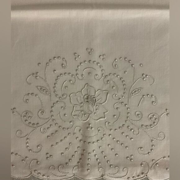 Belcrest Fine Percale Vintage 2pc Pillow Case Set - Picture 2 of 3